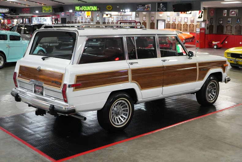 Jeep-Other-1989-White-Burgundy-17