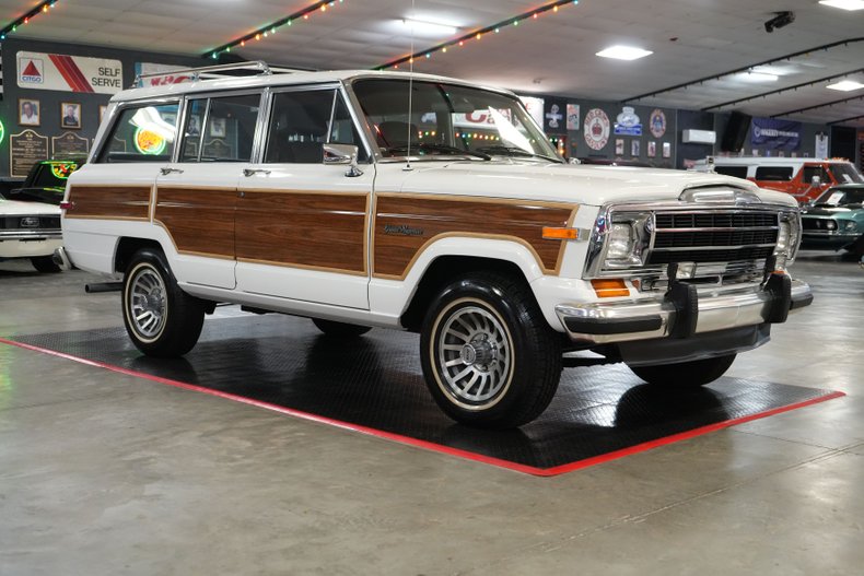 Jeep-Other-1989-White-Burgundy-25