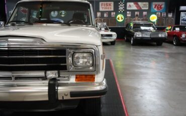 Jeep-Other-1989-White-Burgundy-28