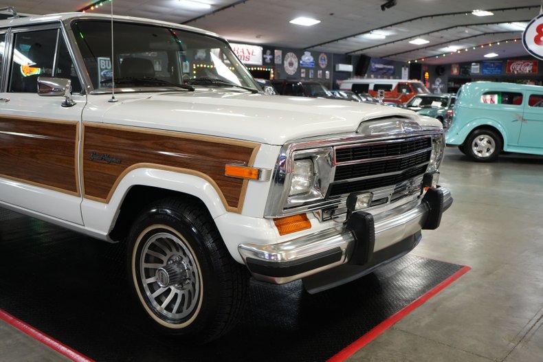 Jeep-Other-1989-White-Burgundy-30