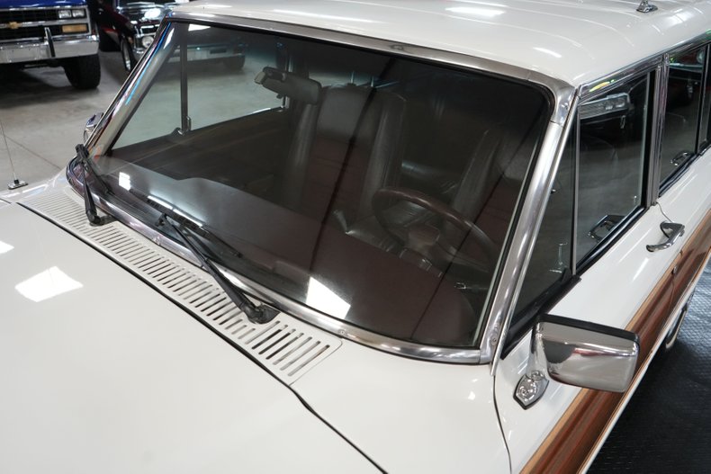 Jeep-Other-1989-White-Burgundy-32