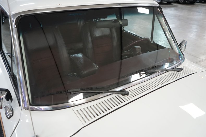 Jeep-Other-1989-White-Burgundy-33