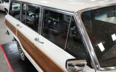 Jeep-Other-1989-White-Burgundy-34