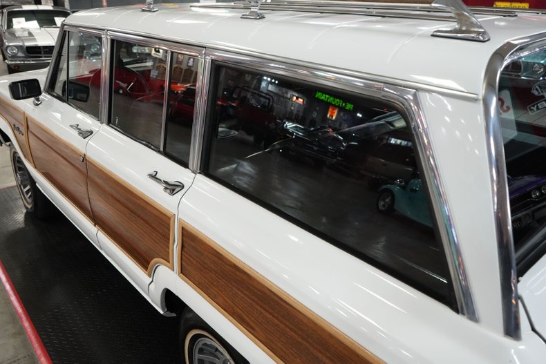 Jeep-Other-1989-White-Burgundy-37