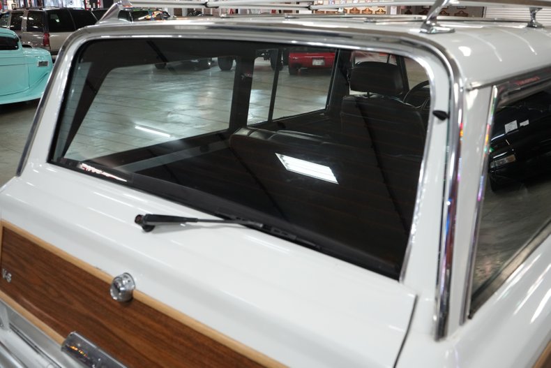 Jeep-Other-1989-White-Burgundy-39