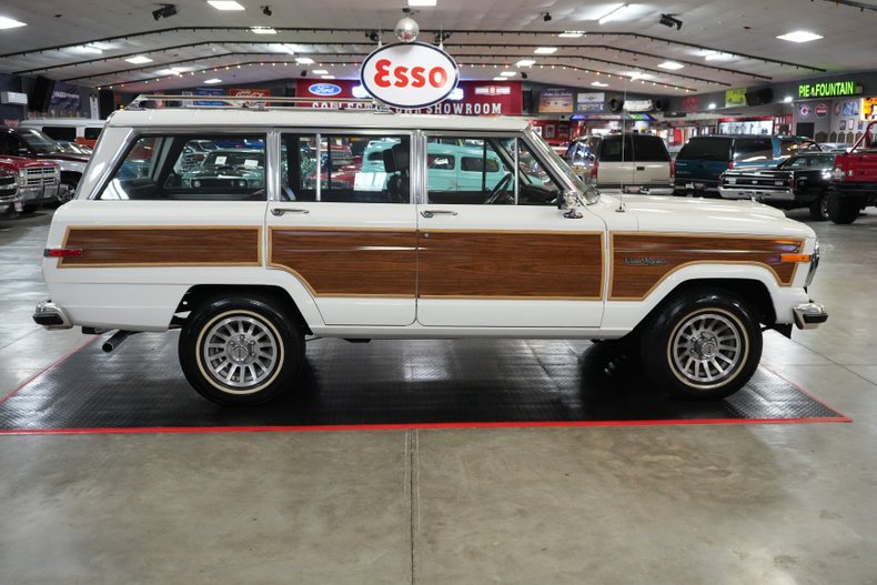Jeep-Other-1989-White-Burgundy-4