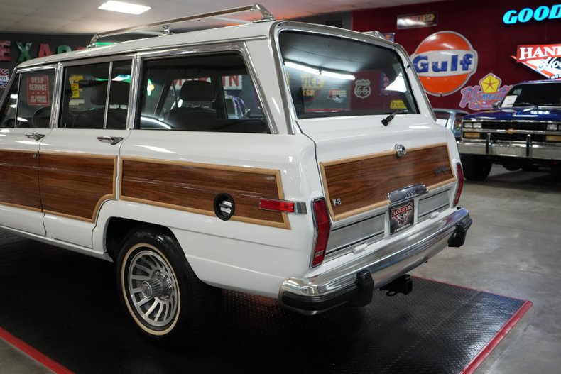Jeep-Other-1989-White-Burgundy-40