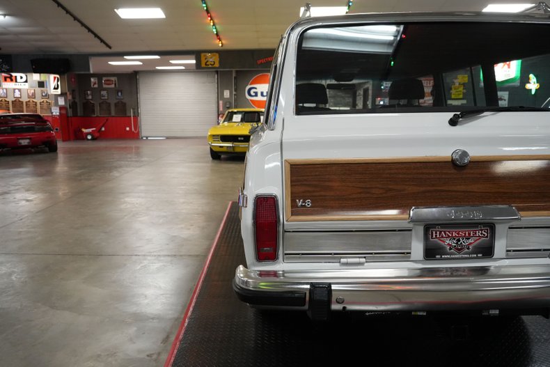 Jeep-Other-1989-White-Burgundy-41