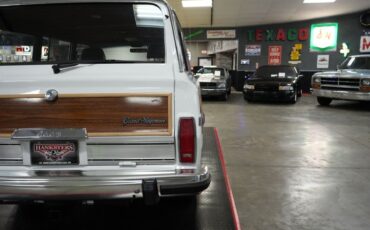 Jeep-Other-1989-White-Burgundy-42