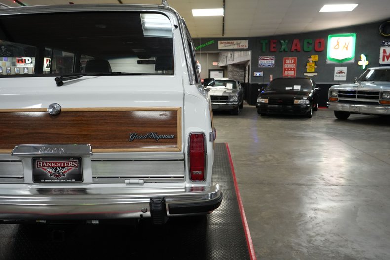 Jeep-Other-1989-White-Burgundy-42