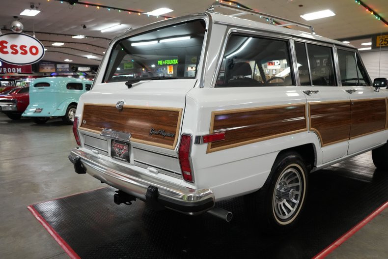 Jeep-Other-1989-White-Burgundy-43