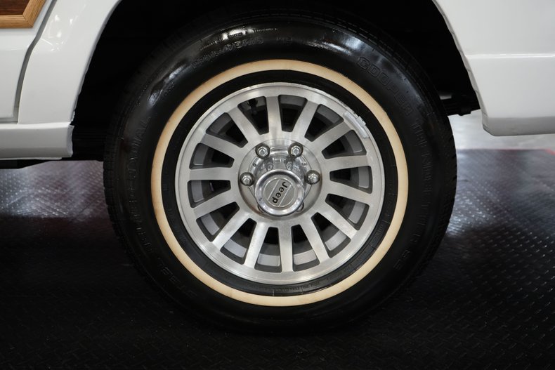 Jeep-Other-1989-White-Burgundy-46