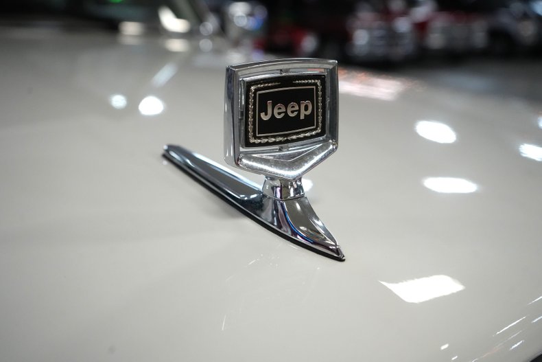 Jeep-Other-1989-White-Burgundy-8