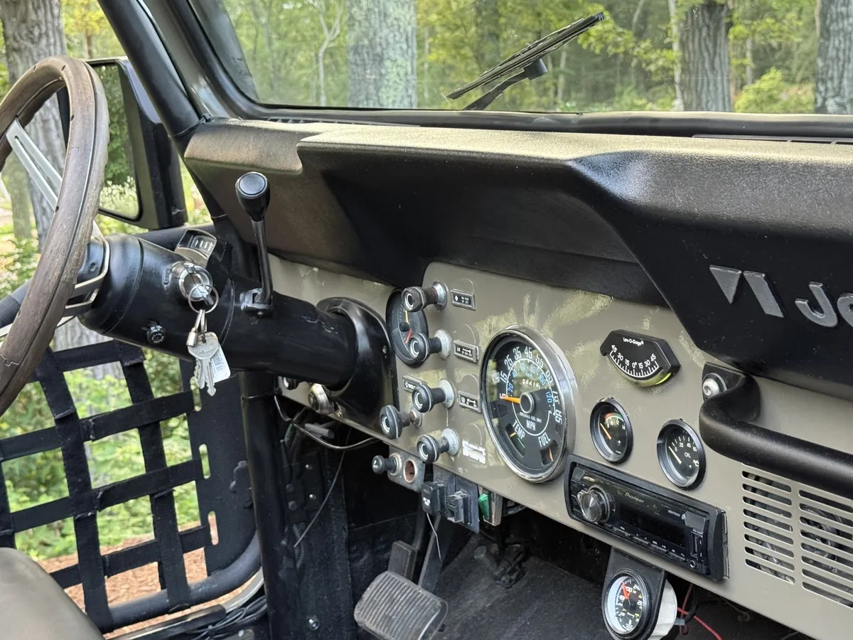 Jeep-Scrambler-1981-Sahara-Black-12