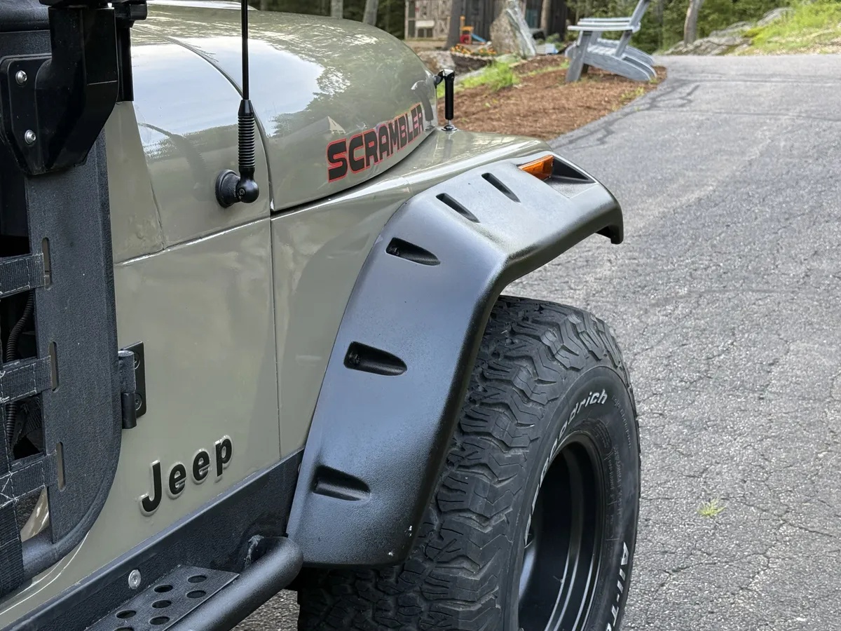 Jeep-Scrambler-1981-Sahara-Black-15