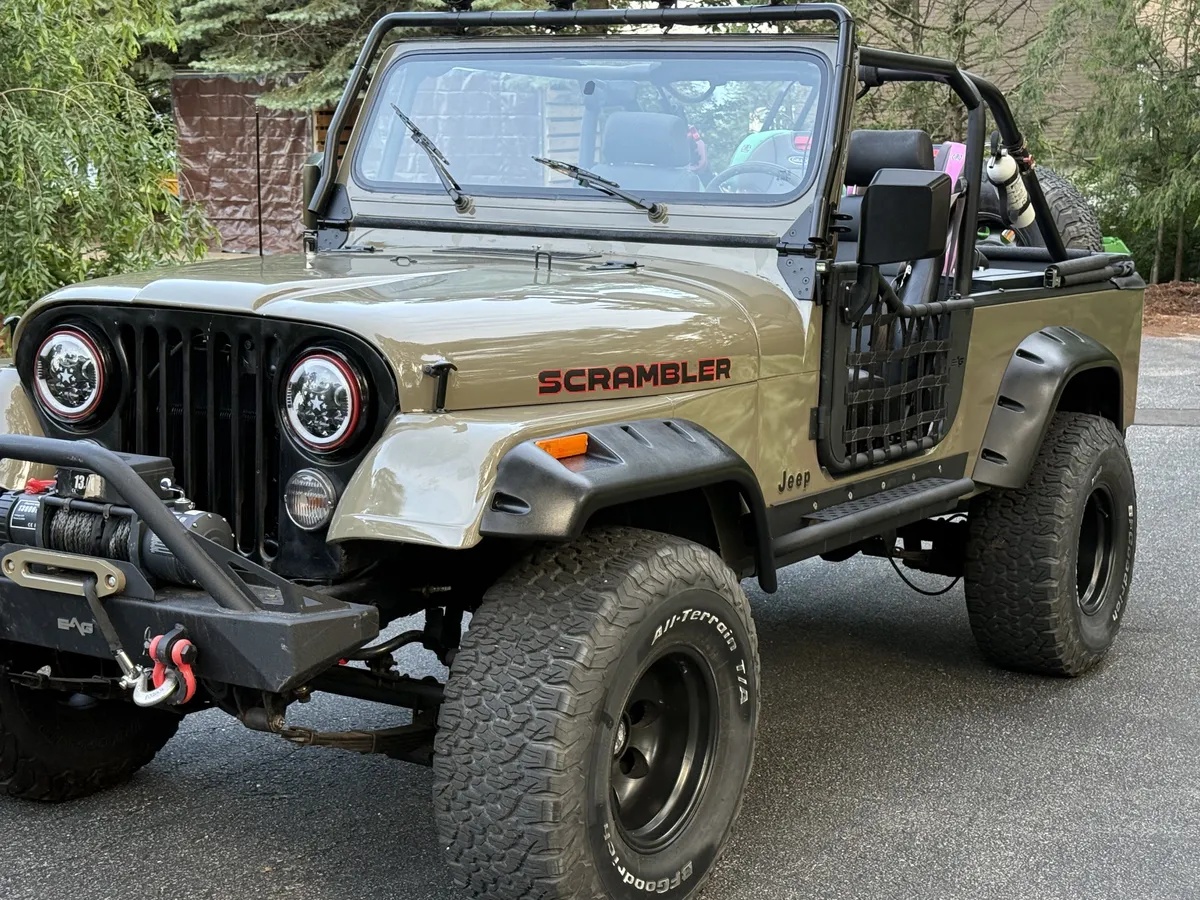 Jeep-Scrambler-1981-Sahara-Black-19