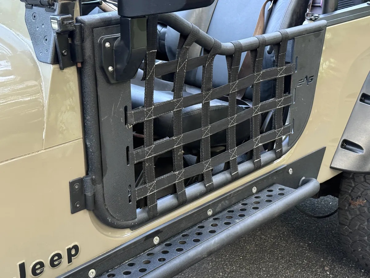 Jeep-Scrambler-1981-Sahara-Black-2