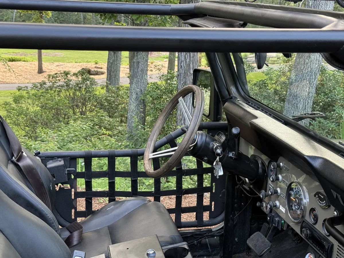 Jeep-Scrambler-1981-Sahara-Black-3