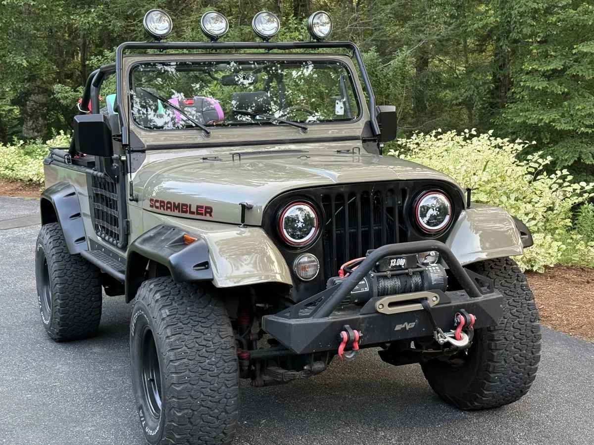 Jeep-Scrambler-1981-Sahara-Black-4