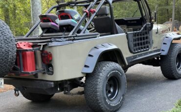 Jeep-Scrambler-1981-Sahara-Black-5