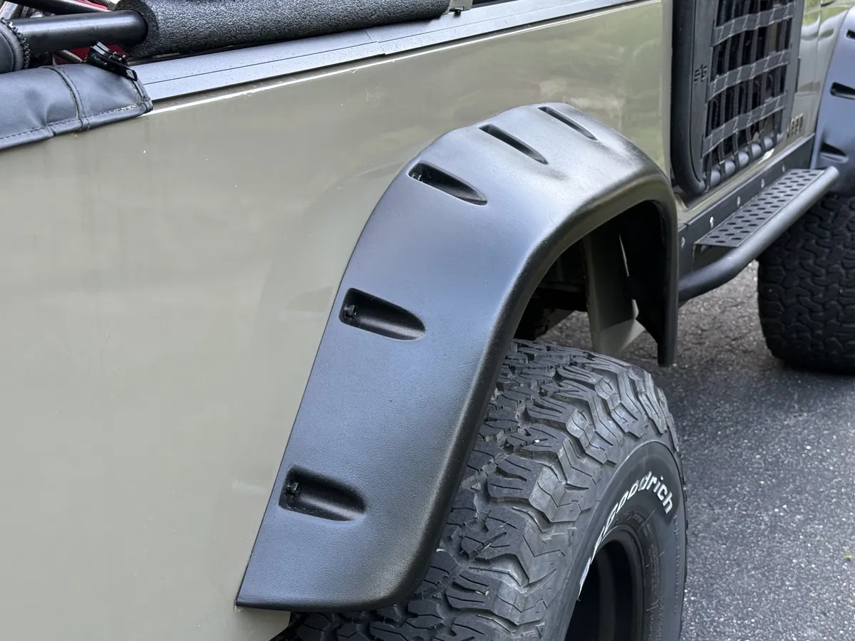 Jeep-Scrambler-1981-Sahara-Black-6