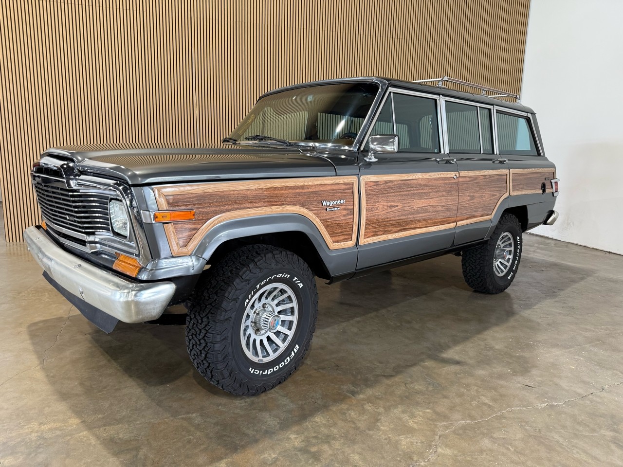 Jeep-Wagoneer-1983-SUV-1