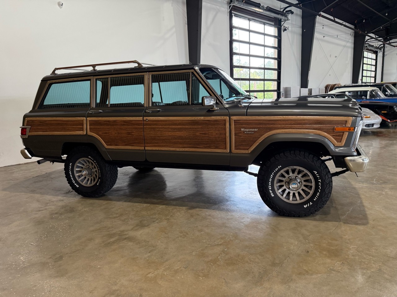 Jeep-Wagoneer-1983-SUV-11