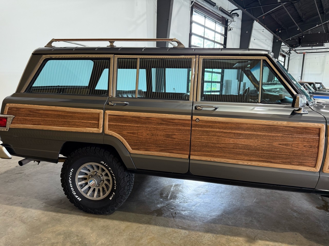 Jeep-Wagoneer-1983-SUV-13
