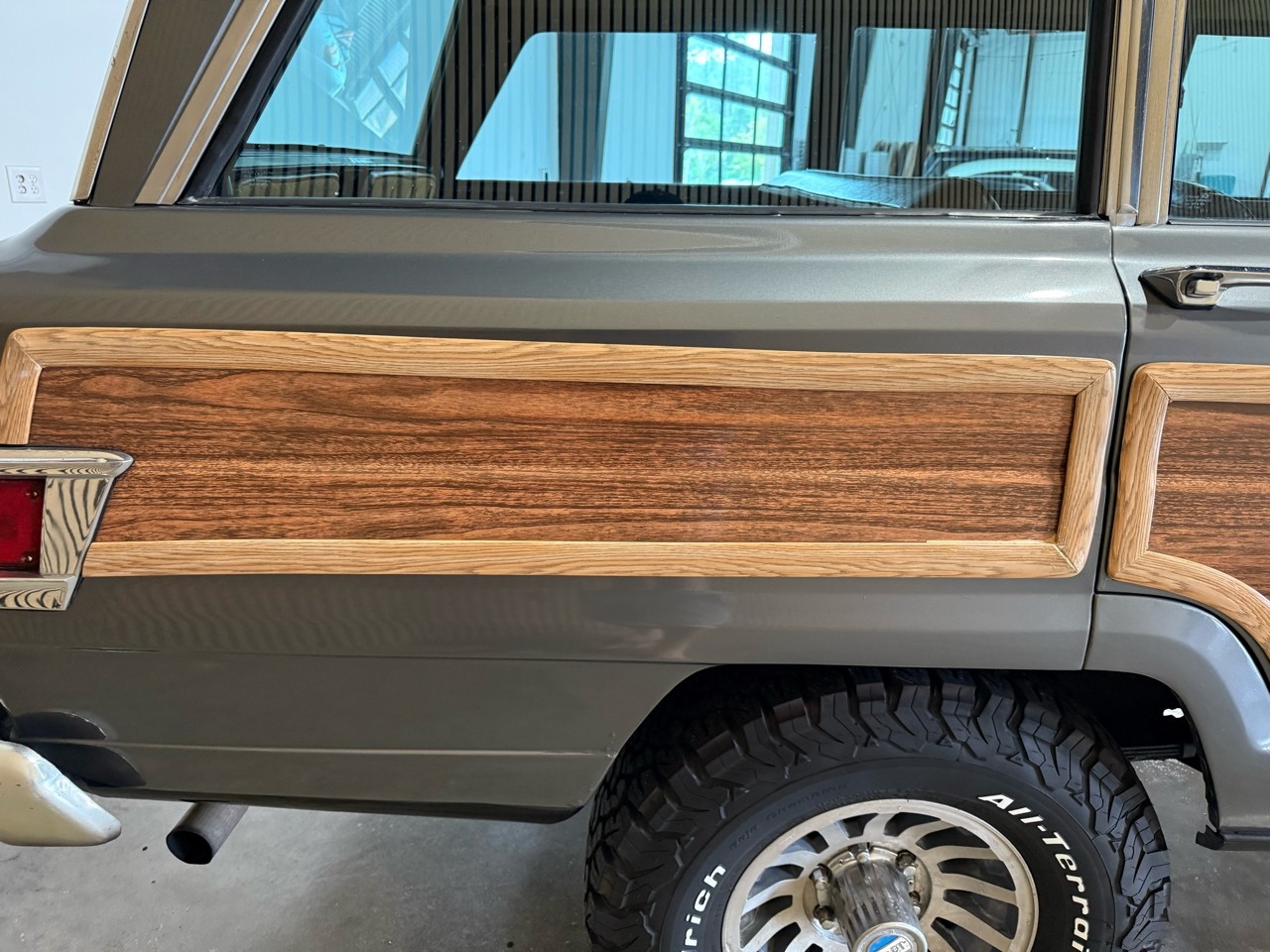 Jeep-Wagoneer-1983-SUV-15