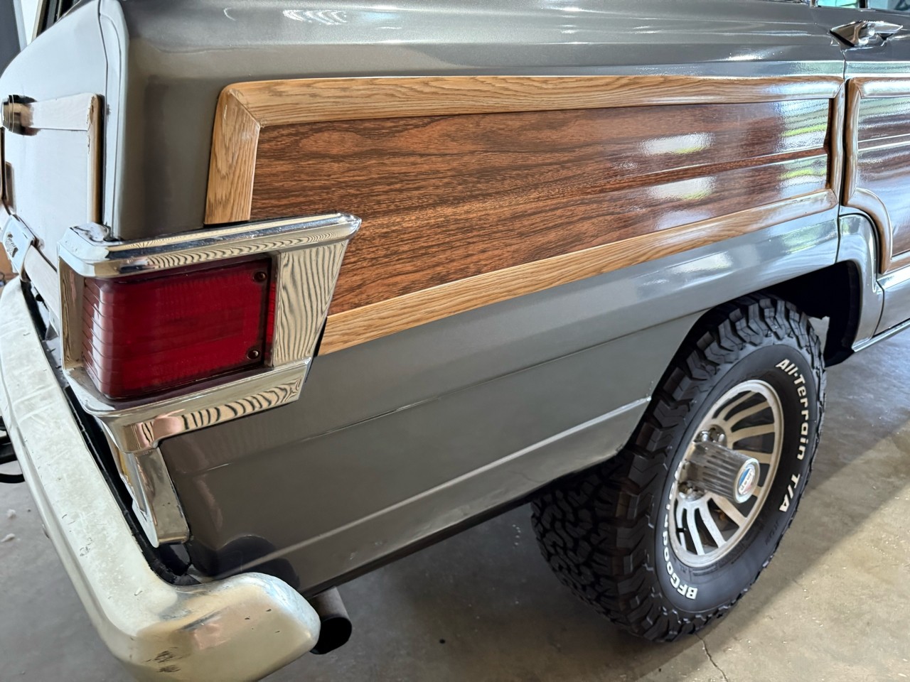 Jeep-Wagoneer-1983-SUV-18