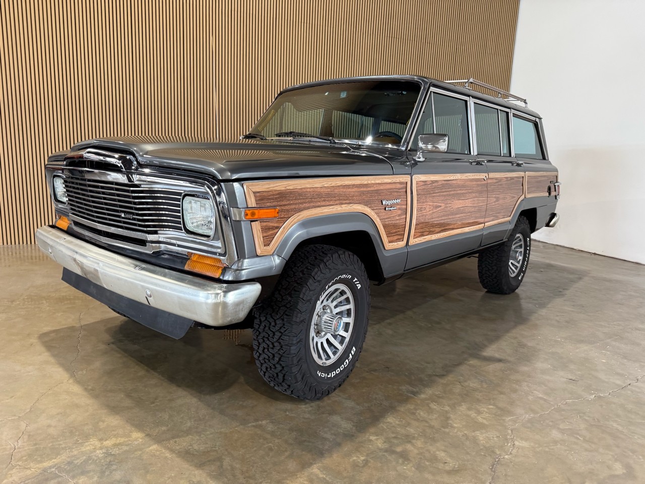 Jeep-Wagoneer-1983-SUV-2