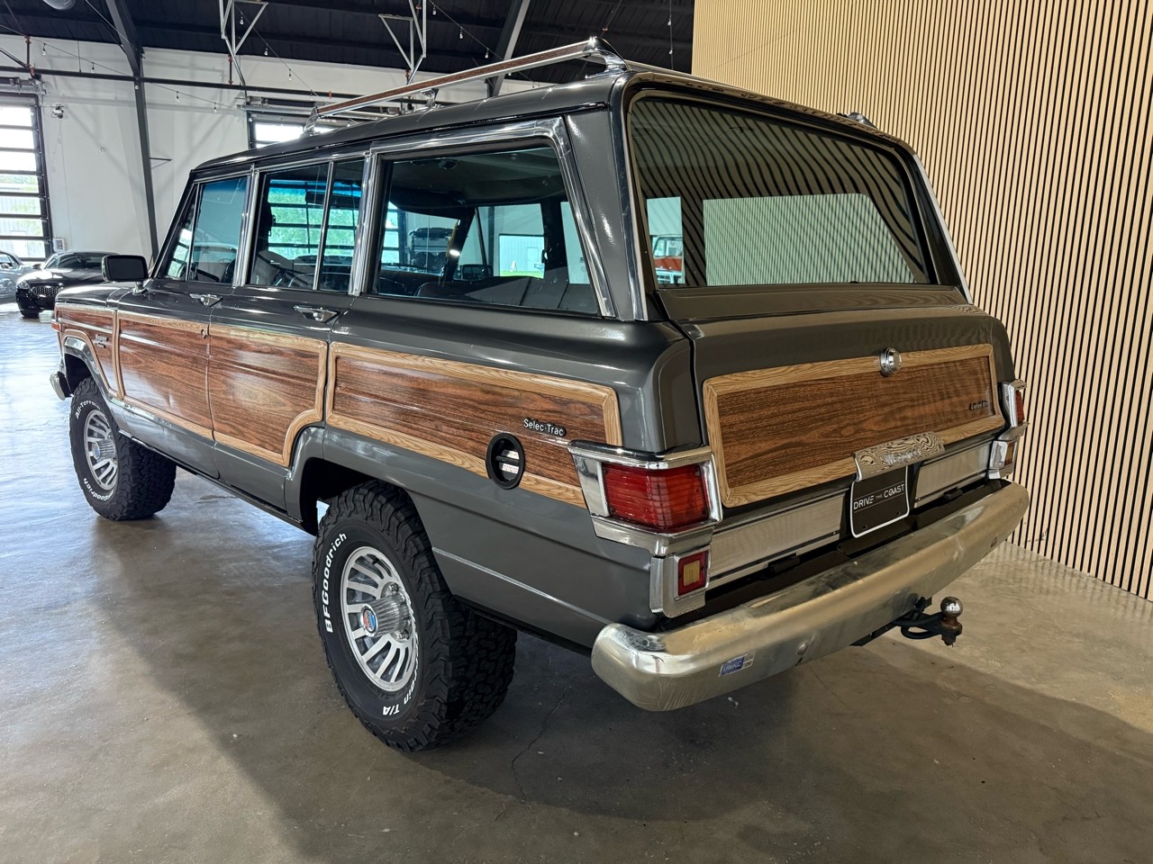 Jeep-Wagoneer-1983-SUV-22