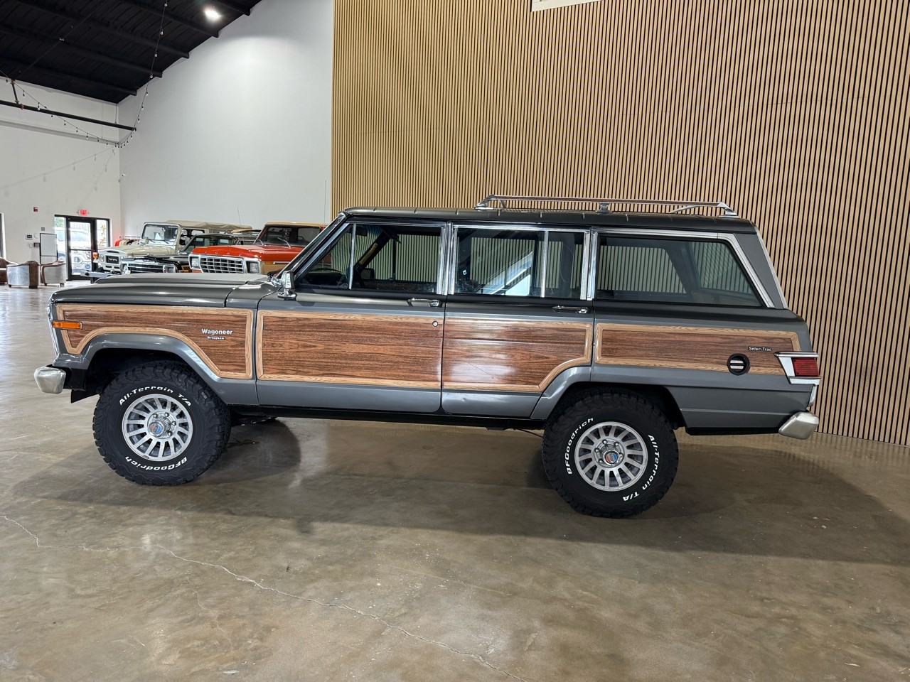 Jeep-Wagoneer-1983-SUV-24