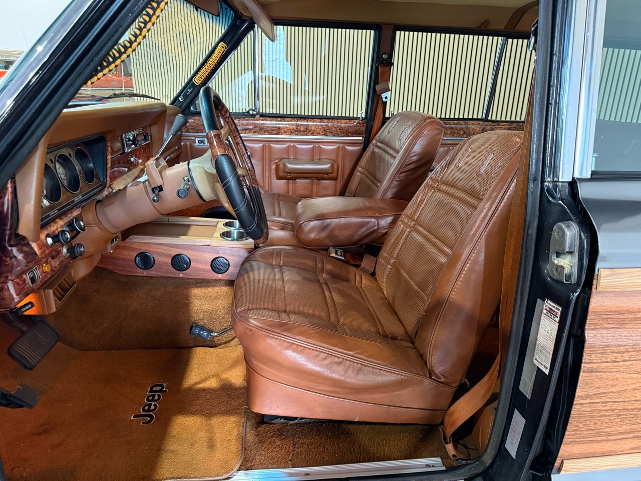 Jeep-Wagoneer-1983-SUV-27