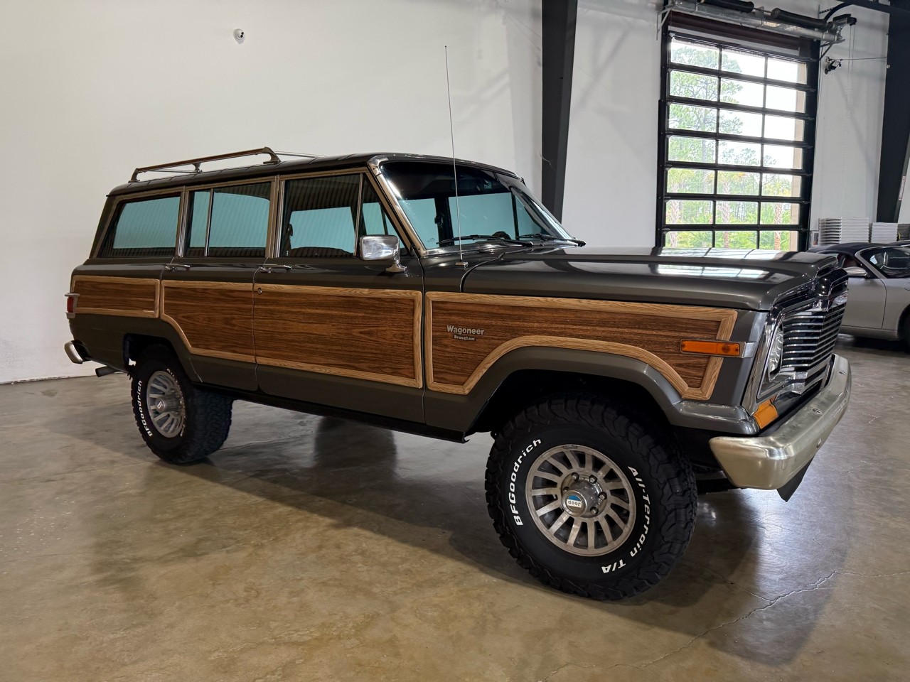 Jeep-Wagoneer-1983-SUV-8