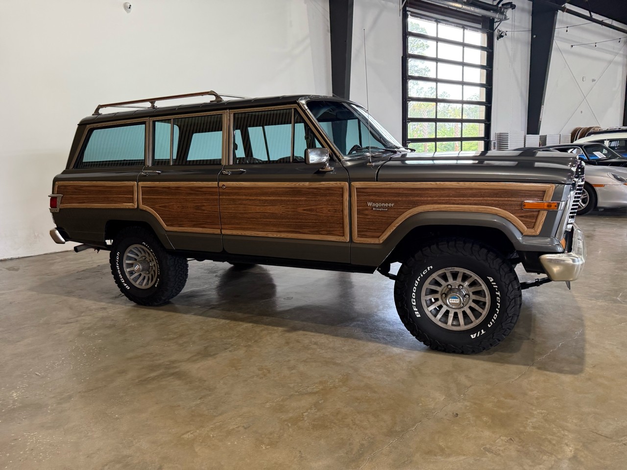 Jeep-Wagoneer-1983-SUV-9