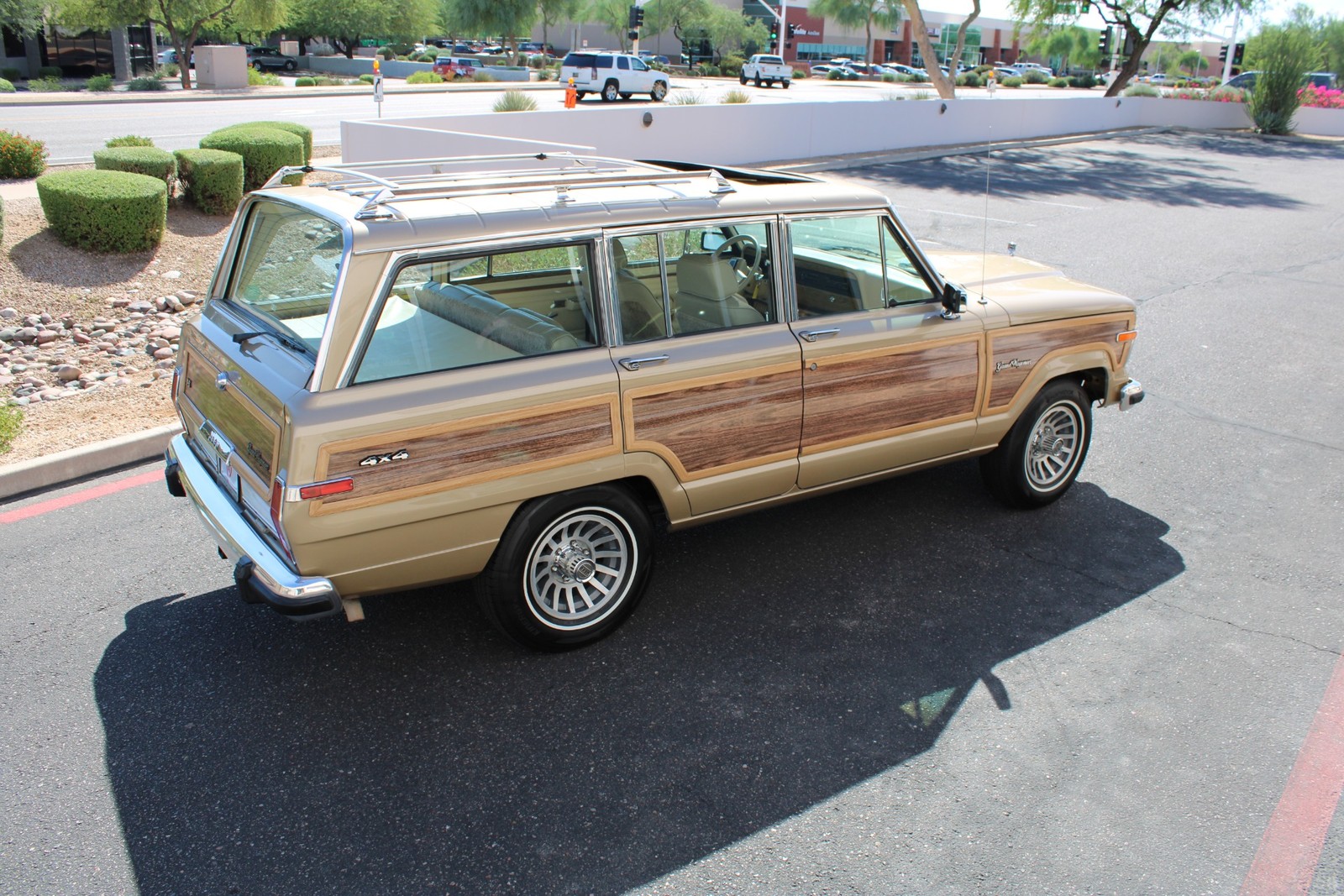 Jeep-Wagoneer-1990-SUV-15
