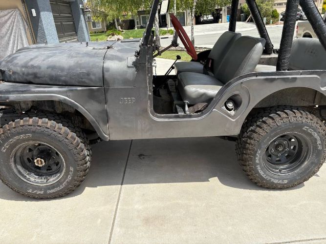 Jeep-Willys-1962-Black-11