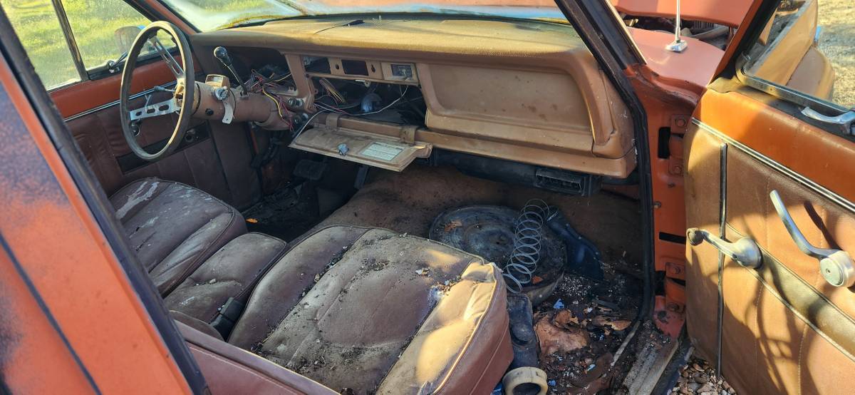 Jeep-cherokee-1975-orange-13