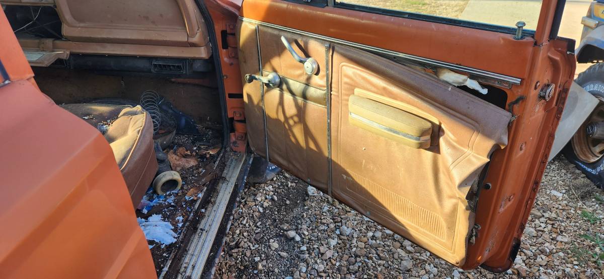 Jeep-cherokee-1975-orange-14