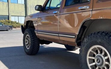 Jeep-cherokee-1985-brown-1