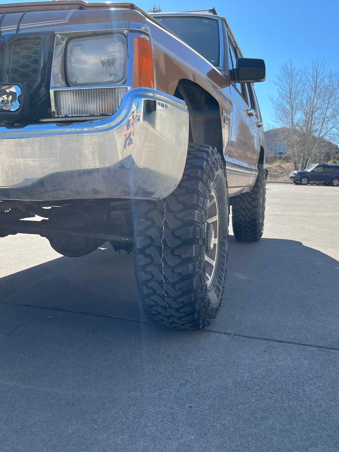 Jeep-cherokee-1985-brown-2
