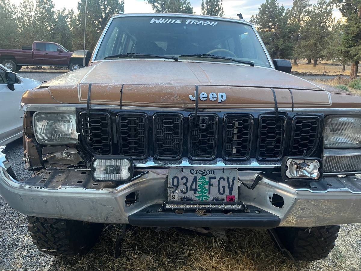 Jeep-cherokee-1985-brown-3