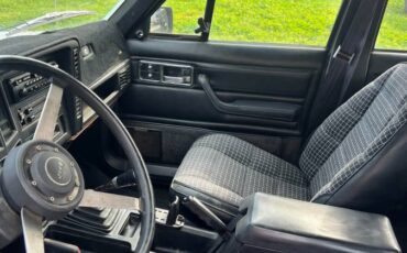 Jeep-cherokee-1986-white-6