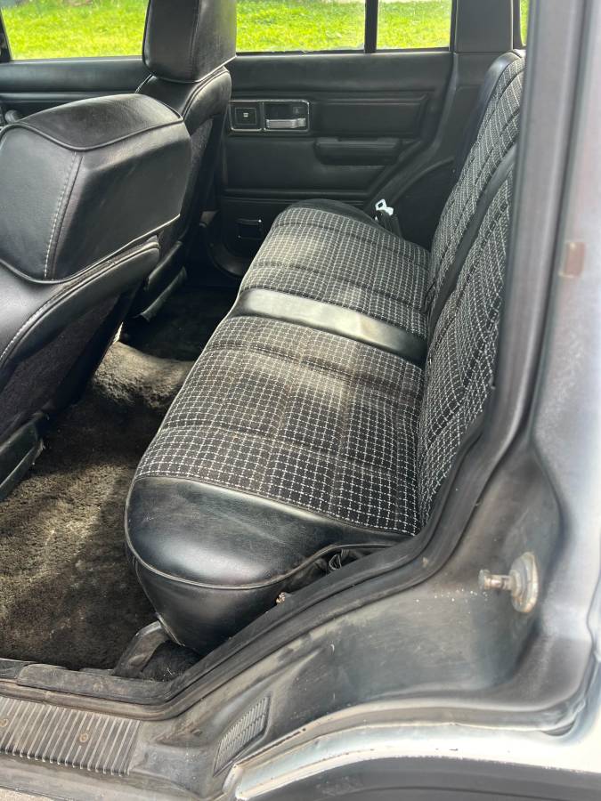 Jeep-cherokee-1986-white-8