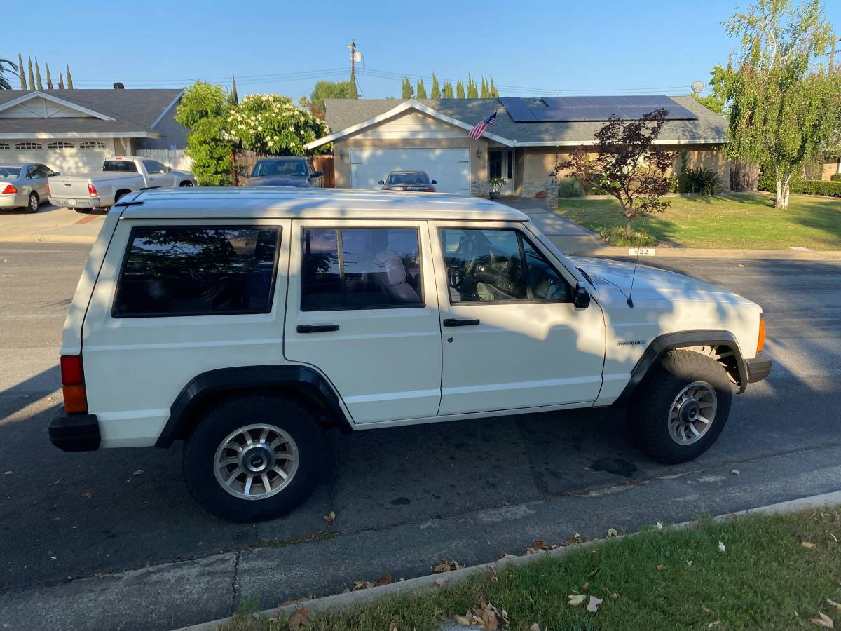 Jeep-cherokee-1989-white-3