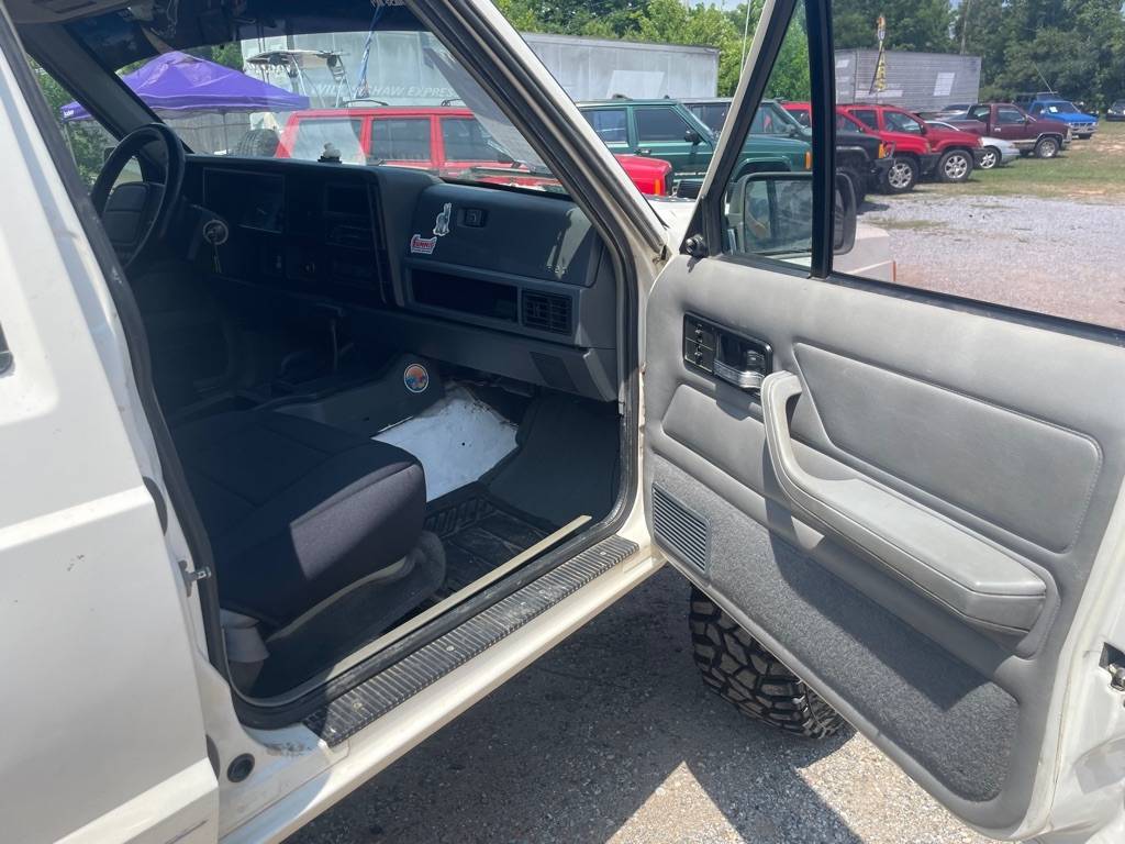 Jeep-cherokee-1996-white-13