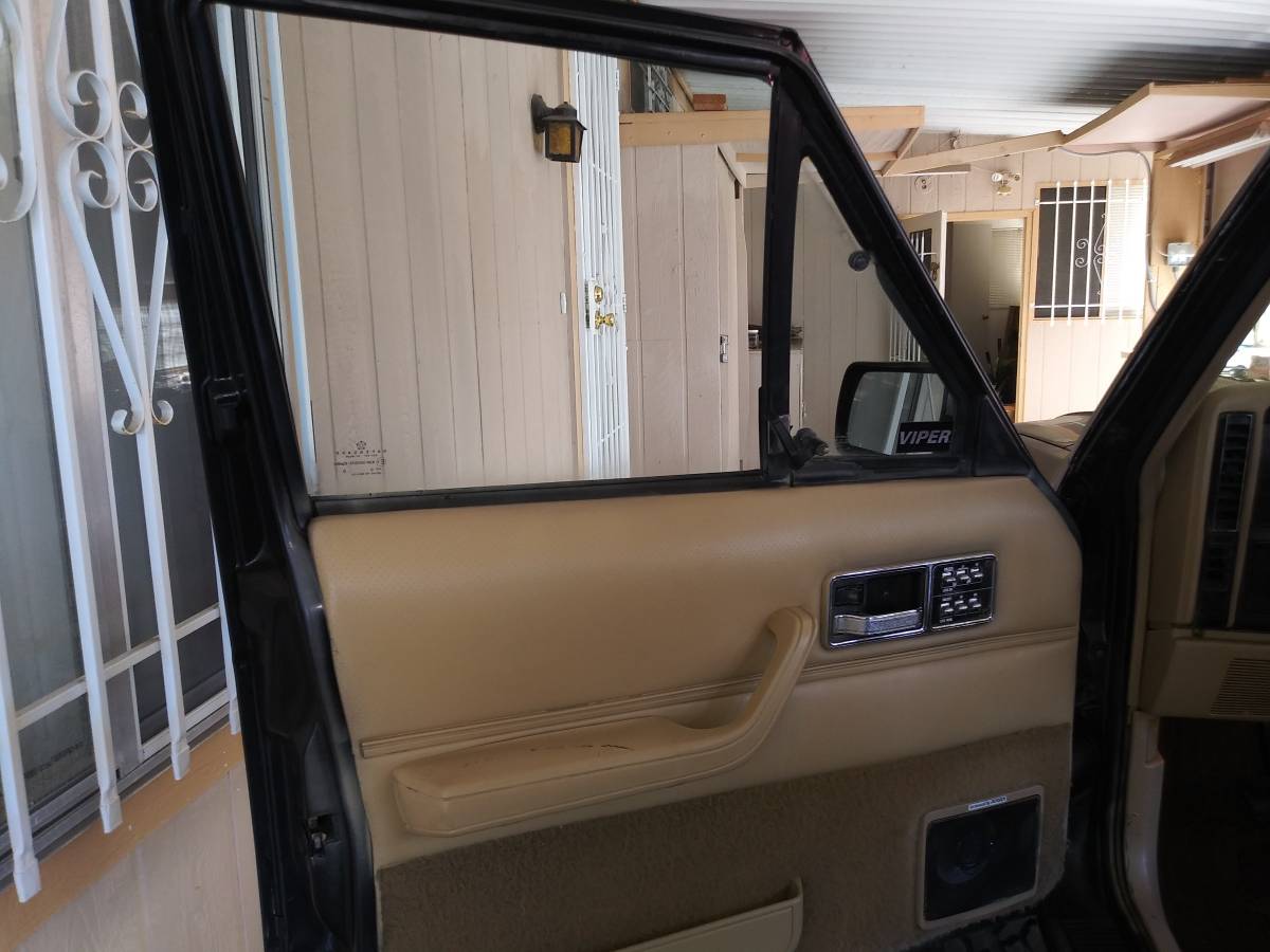 Jeep-cherokee-limited-1991-black-15
