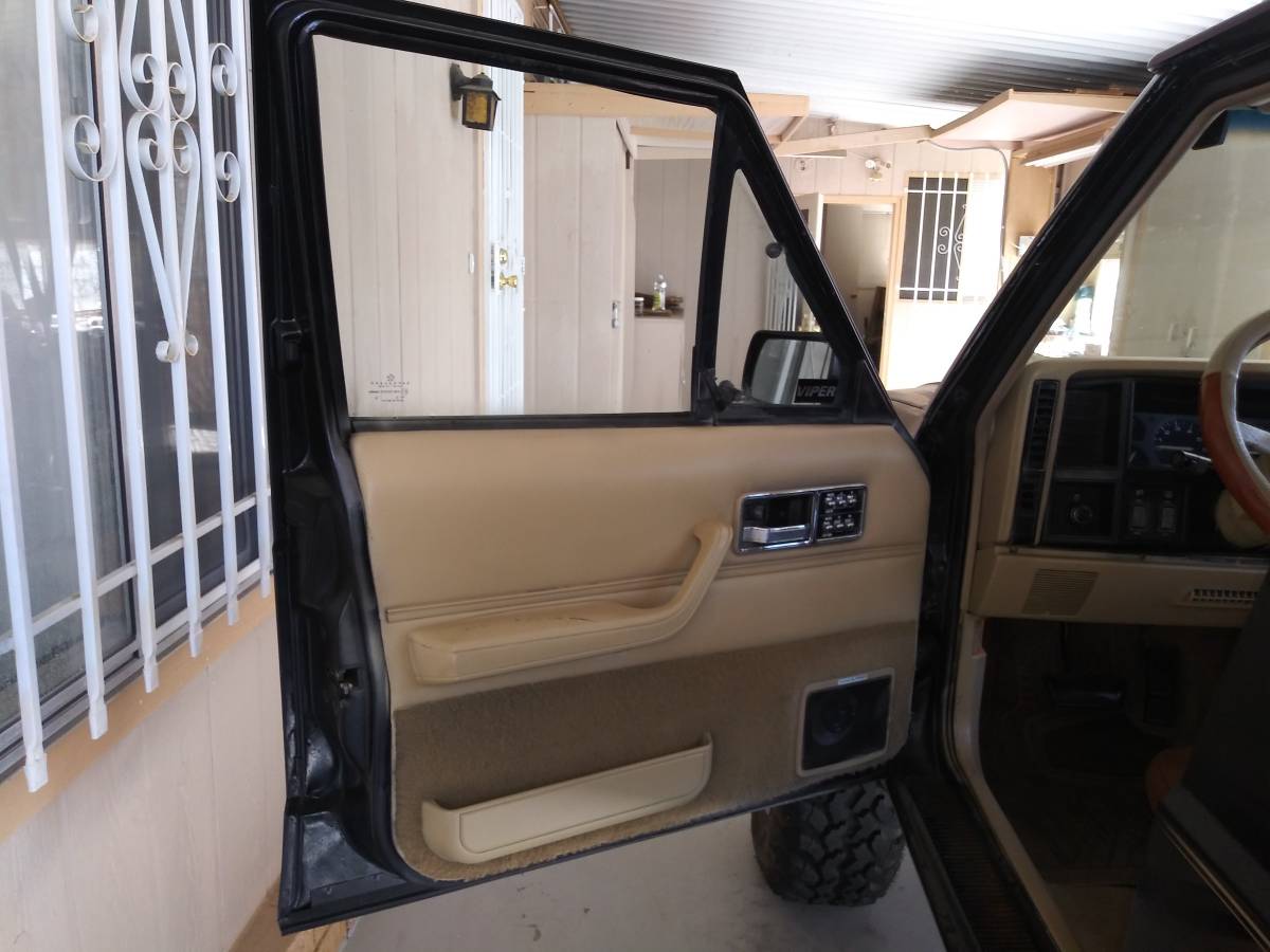 Jeep-cherokee-limited-1991-black-20