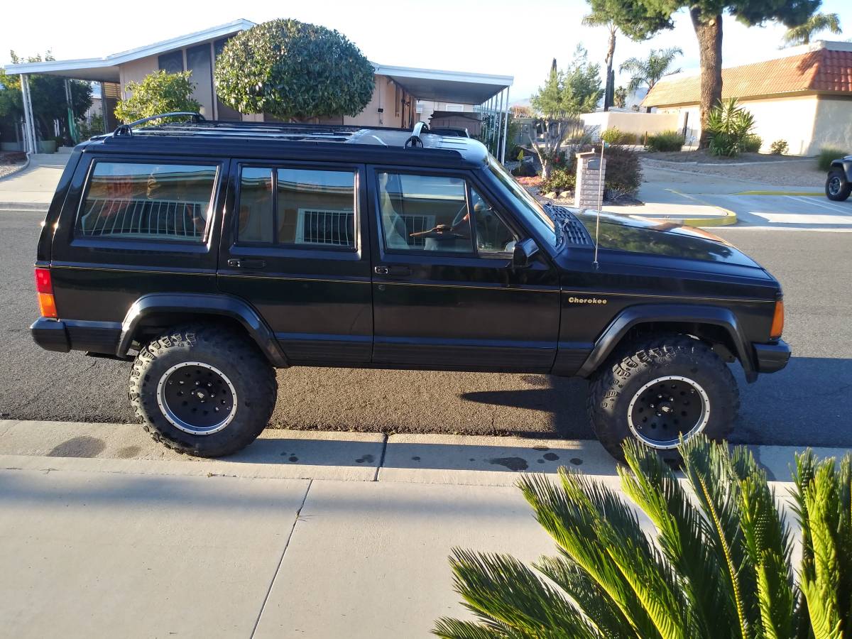 Jeep-cherokee-limited-1991-black-7